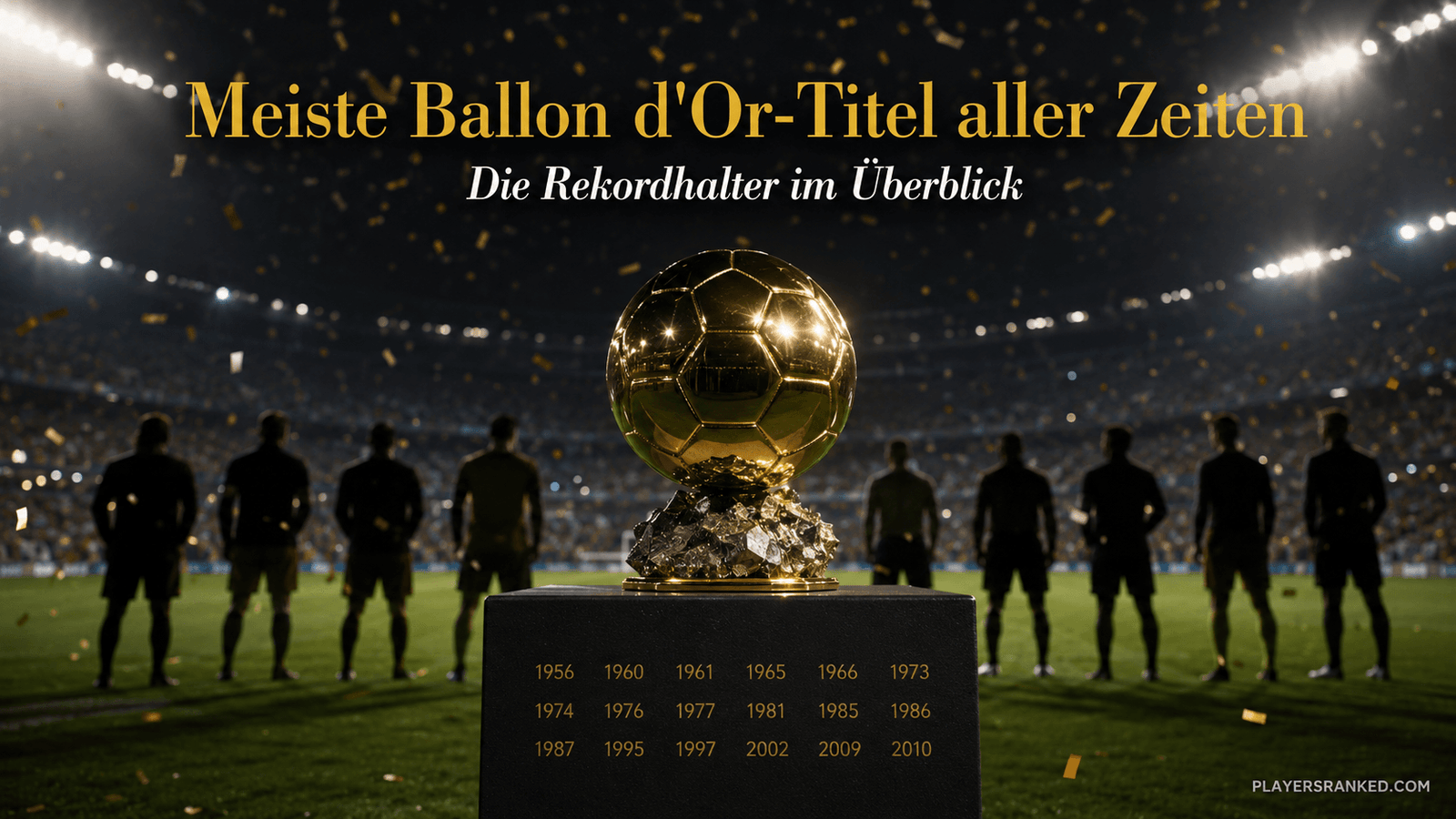 Goldene Fußballtrophäe im Stadion als Symbol für die Rekordhalter mit den meisten Ballon d'Or-Titeln aller Zeiten.